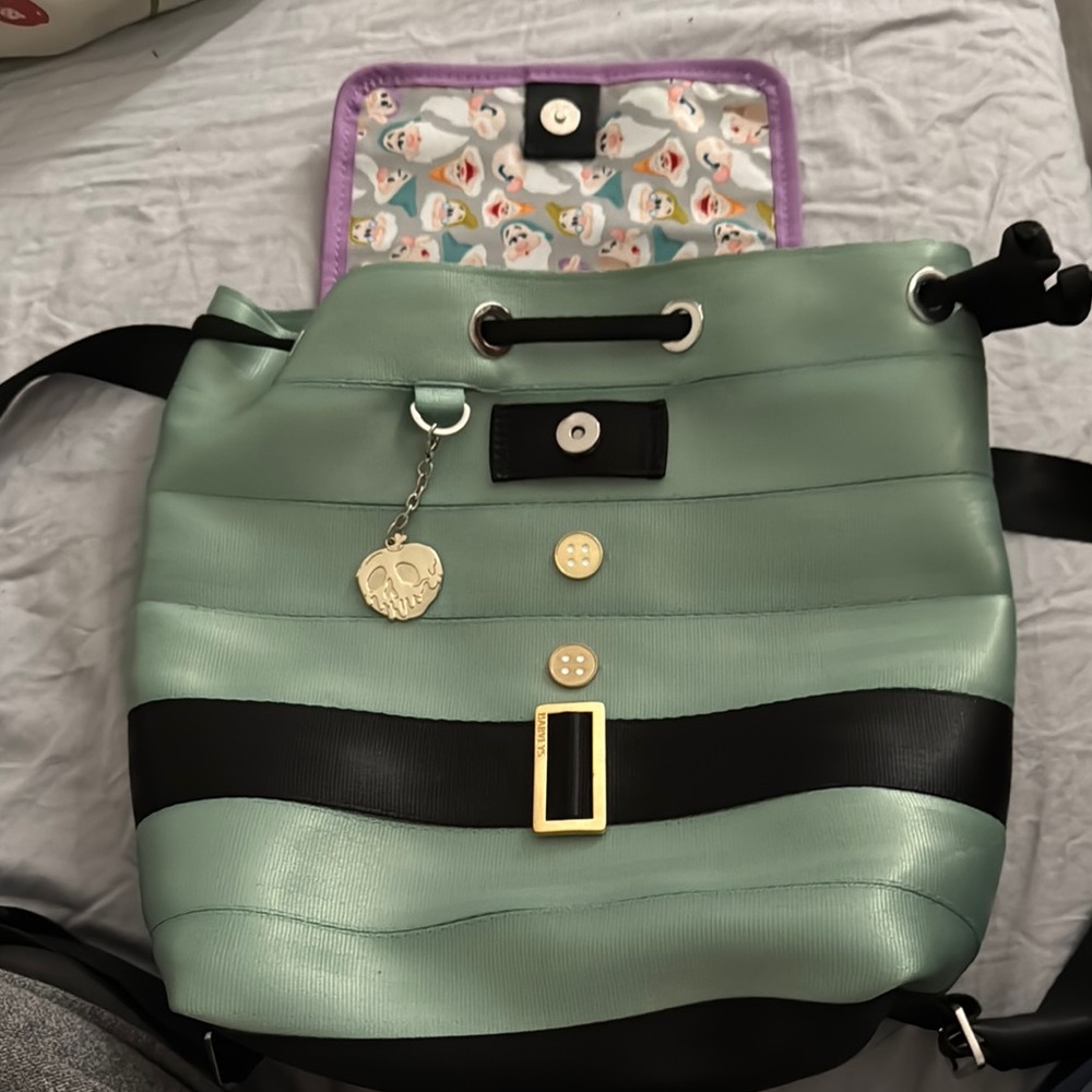 Harveys dopey belt bag, Green and Black Backpack with Contemporary Design